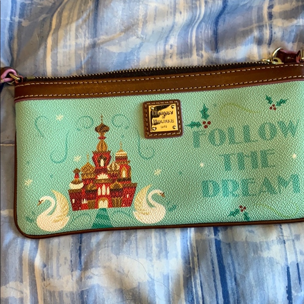 Dooney & Bourke wristlet